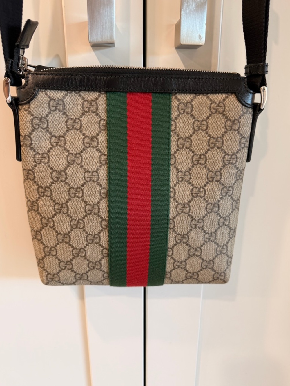 🔥🔥Gucci Supreme Web leather Crossbody Bag with Green and Red Stripe (GUC)🔥🔥 - Picture 4 of 16